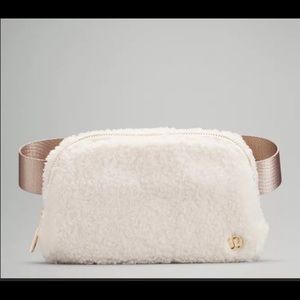 Lululemon Ivory/Gold Sherpa Everywhere Belt Bag EBB new in packaging